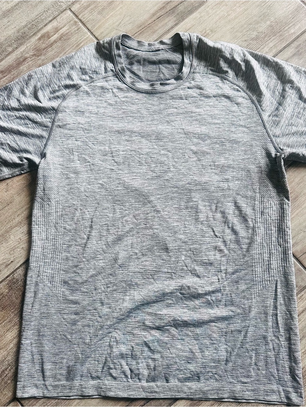 lululemon athletica Men's Light Gray Short Sleeve Crew
